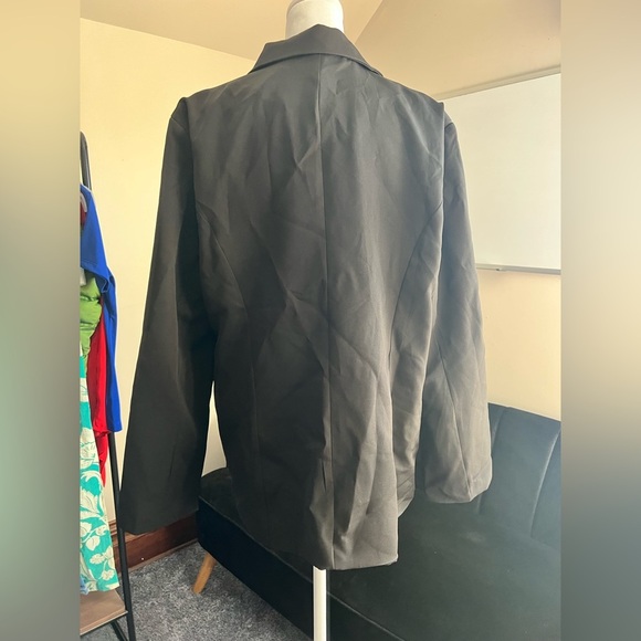 Black Women's Belted Blazer - Picture 3 of 5